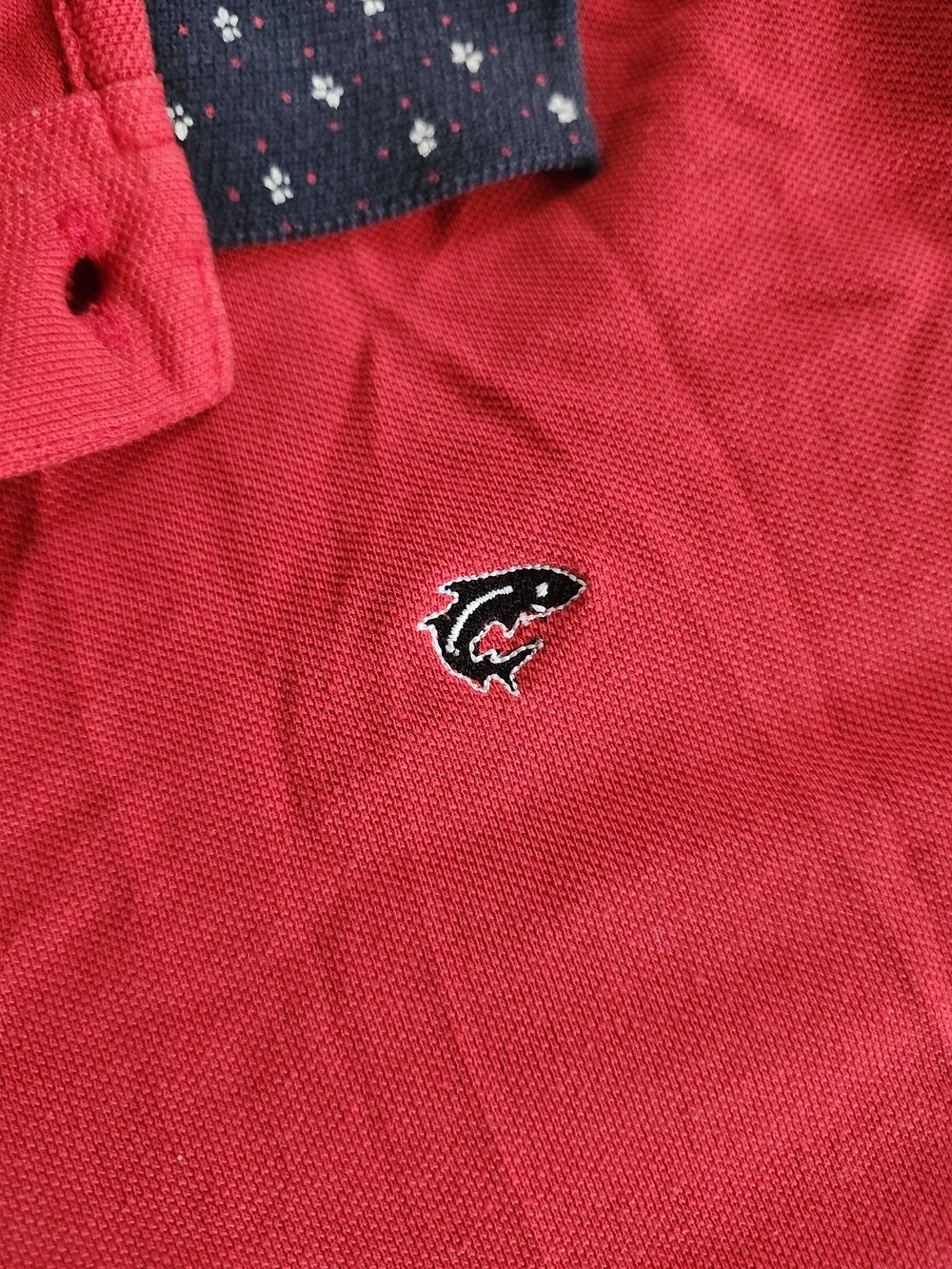 Kid's Red Polo Shirt with Contrast Collar - Indian Sizing - Picture 4 of 9